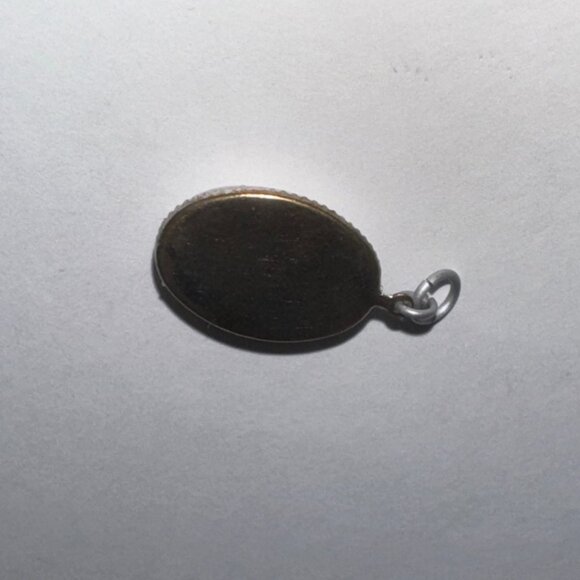 Snowy Quartz Oval Pendant - Picture 6 of 7